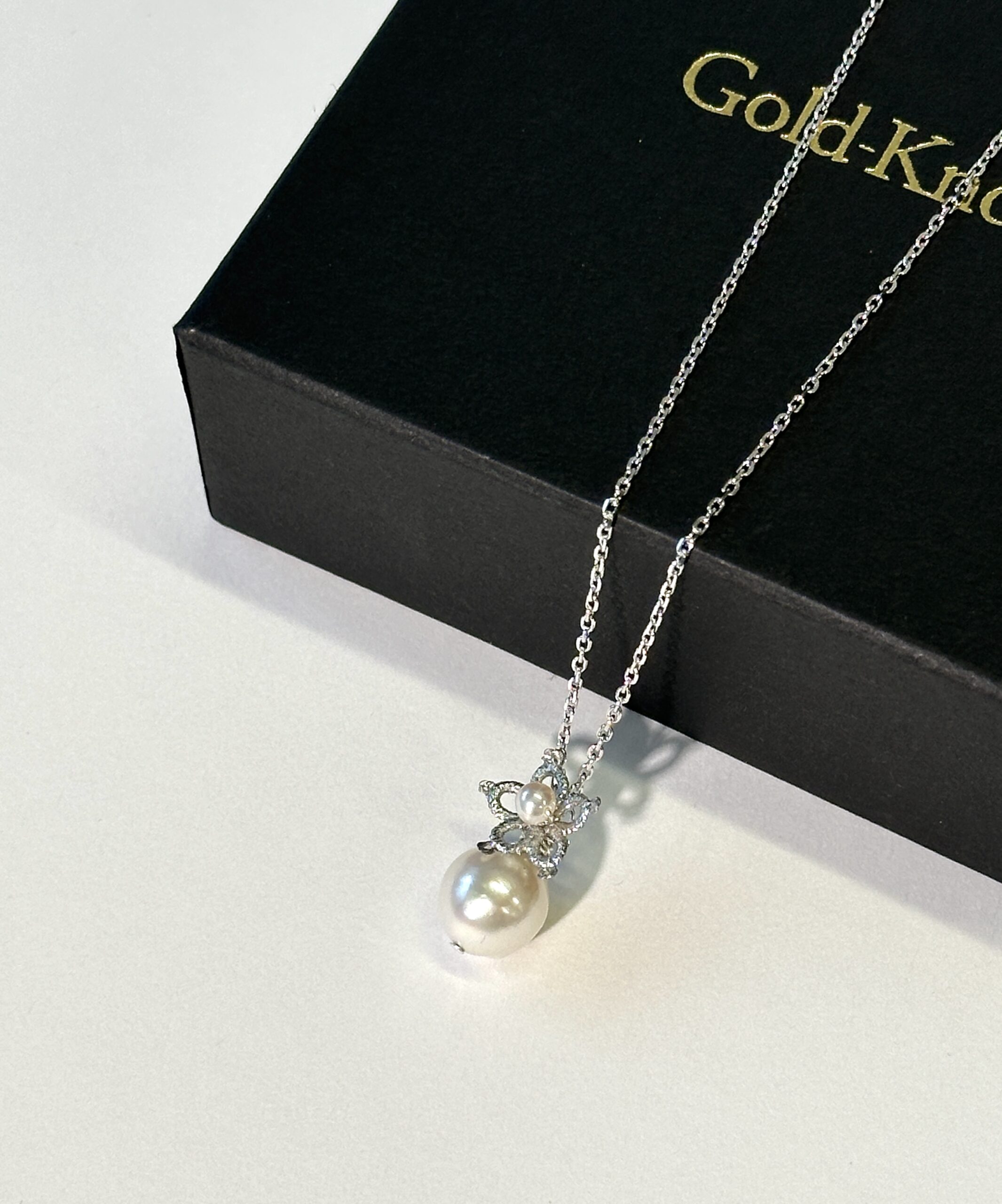 プラチナ箔｜パールにプチソロ花Pネックレス