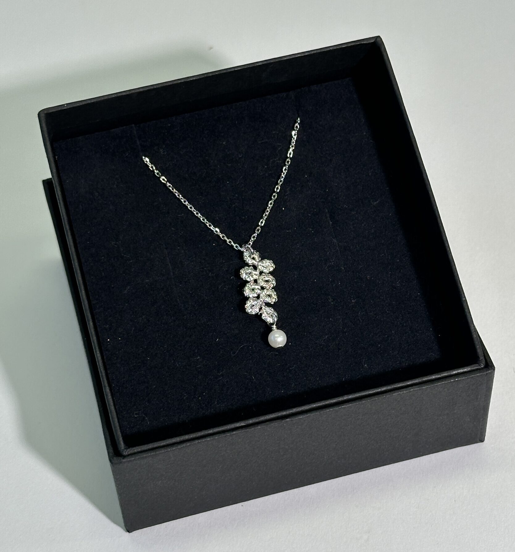 プラチナ箔｜レインドロップ（淡水パール）ネックレス