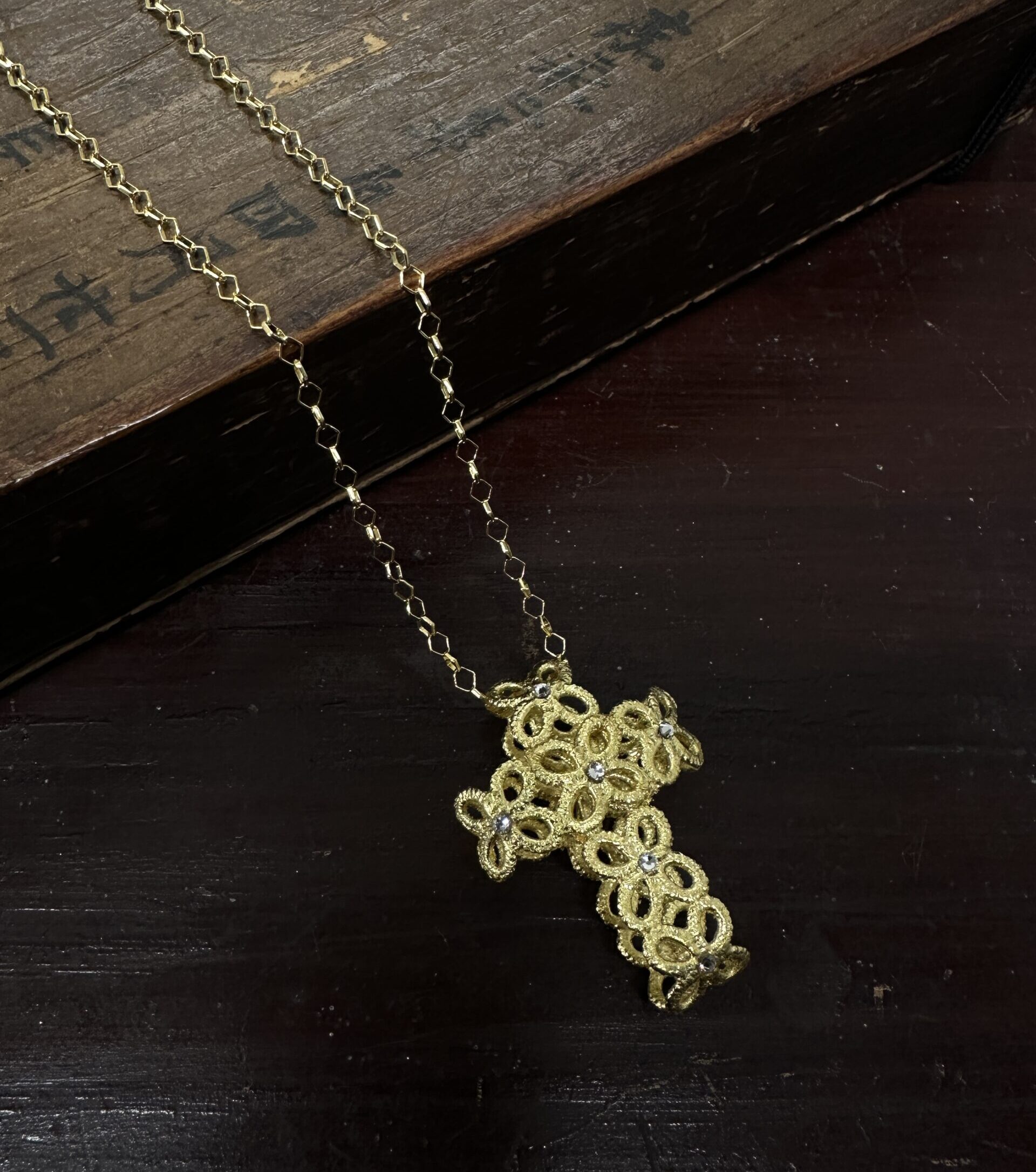 金箔ジュエリー　クロス　Gold_knot
